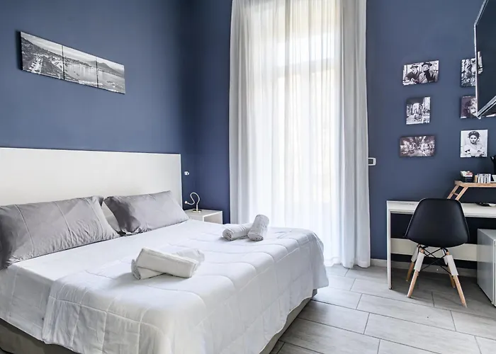 Holiday Art RoomsHotel Napoli